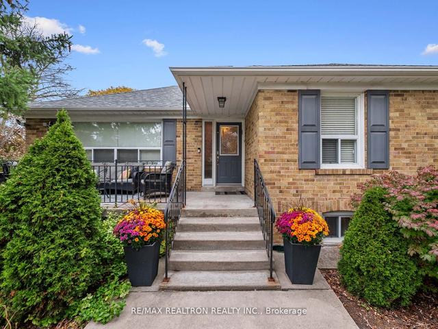 61 Collinson Blvd, House detached with 3 bedrooms, 2 bathrooms and 5 parking in Toronto ON | Image 1