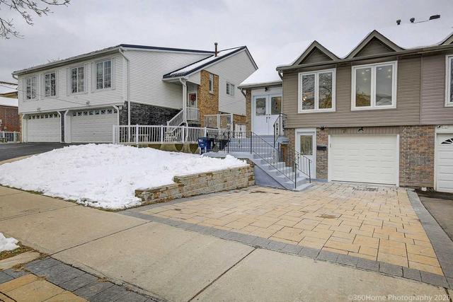 71 Glencoynce Cres, House semidetached with 4 bedrooms, 3 bathrooms and 3 parking in Toronto ON | Image 11