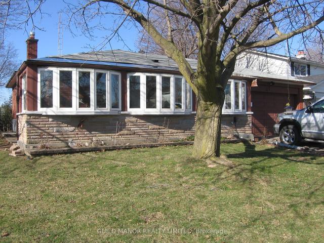 61 Invergordon Ave, House detached with 3 bedrooms, 2 bathrooms and 4 parking in Toronto ON | Image 3