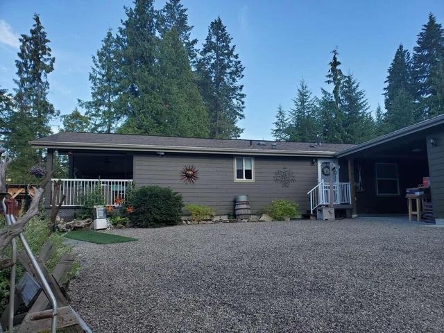1601 Beech Road, House detached with 3 bedrooms, 2 bathrooms and 7 parking in Kootenay Boundary C BC | Image 2