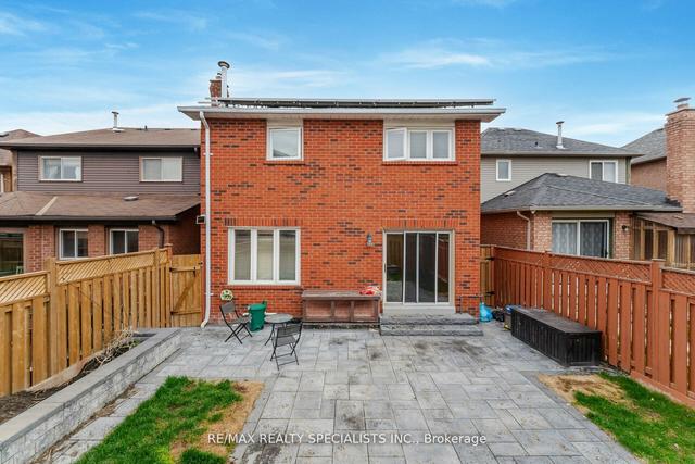 21 Bighorn Cres, House detached with 4 bedrooms, 4 bathrooms and 6 parking in Brampton ON | Image 35