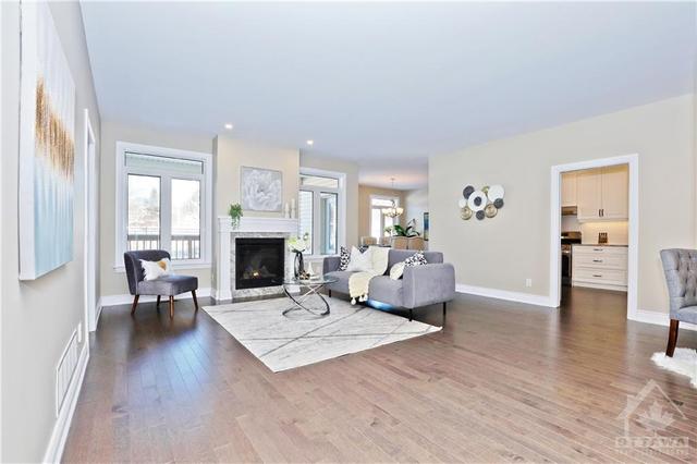 741 Meadowridge Circle, House detached with 2 bedrooms, 2 bathrooms and 6 parking in Ottawa ON | Image 6