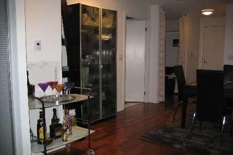 820 - 111 Elizabeth St, Condo with 1 bedrooms, 1 bathrooms and null parking in Toronto ON | Image 3