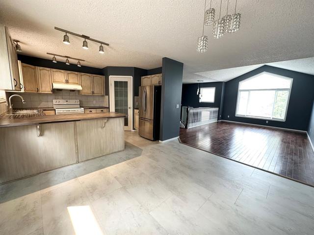 37 Park Circle, House detached with 6 bedrooms, 3 bathrooms and 4 parking in Whitecourt AB | Image 5