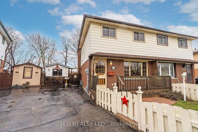 242 Tamarack Crt, House semidetached with 3 bedrooms, 3 bathrooms and 3 parking in Oshawa ON | Image 1