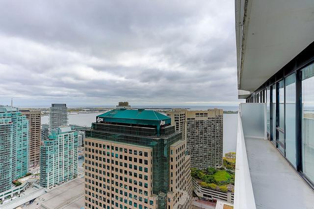 3804 - 88 Harbour St, Condo with 2 bedrooms, 2 bathrooms and 1 parking in Toronto ON | Image 32