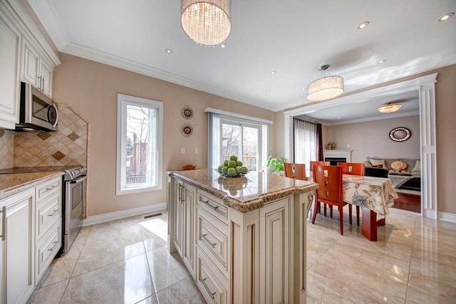 172 Stave Cres, House detached with 4 bedrooms, 4 bathrooms and 6 parking in Richmond Hill ON | Image 3