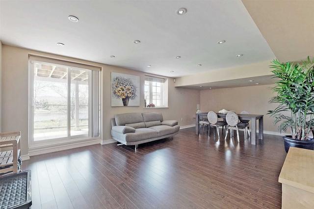 28 Southbrook Cres, House detached with 4 bedrooms, 5 bathrooms and 6 parking in Markham ON | Image 19