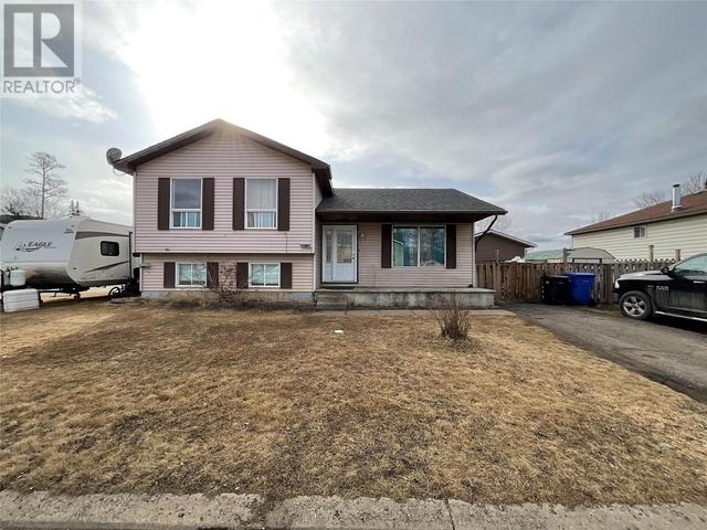 4 Valleyview Place, House detached with 4 bedrooms, 2 bathrooms and 2 parking in Tumbler Ridge BC | Image 1