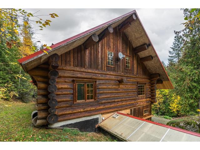 2197 Highway 3, House detached with 2 bedrooms, 2 bathrooms and 4 parking in Central Kootenay C BC | Image 59