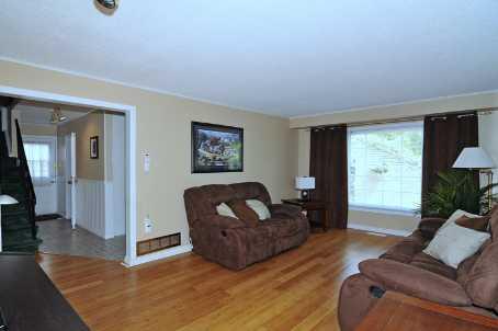 110 Guthrie Cres, House detached with 4 bedrooms, 2 bathrooms and 4 parking in Whitby ON | Image 5