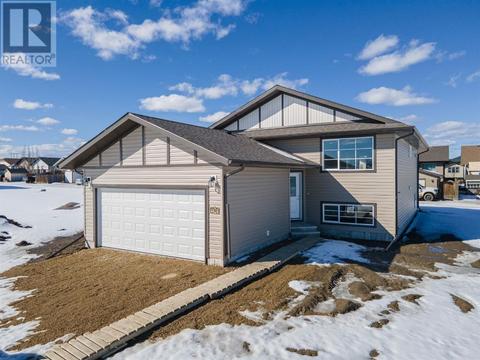 4424 53 Street, House detached with 3 bedrooms, 2 bathrooms and 4 parking in Rocky Mountain House AB | Card Image