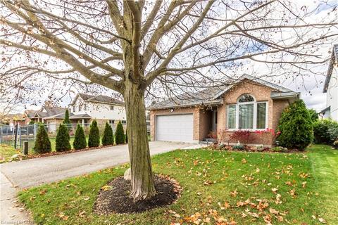 124 Pheasant Run Drive, House detached with 2 bedrooms, 3 bathrooms and 3 parking in Guelph ON | Card Image
