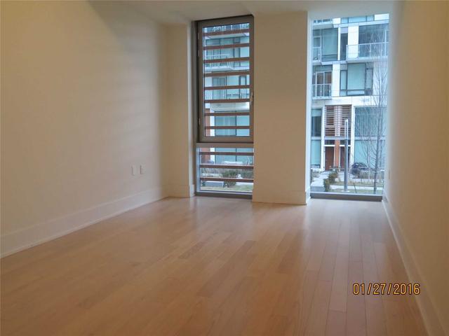 th113 - 39 Queens Quay E, Townhouse with 2 bedrooms, 3 bathrooms and 2 parking in Toronto ON | Image 2