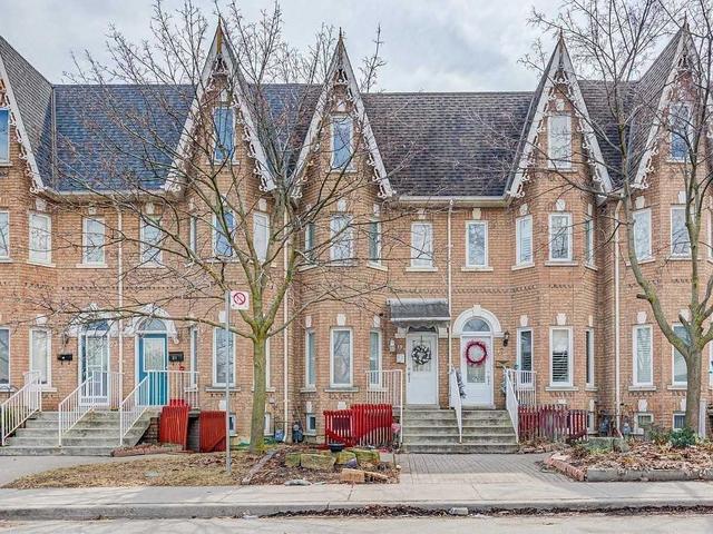 31 Lippincott St E, House attached with 3 bedrooms, 3 bathrooms and 1 parking in Toronto ON | Card Image