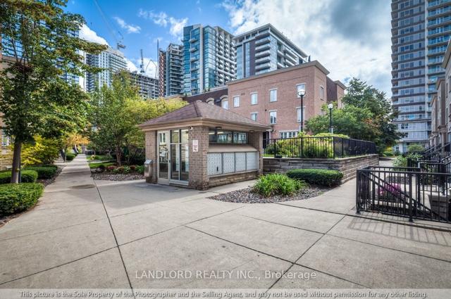 1221 - 21 Pirandello St, Townhouse with 2 bedrooms, 2 bathrooms and 0 parking in Toronto ON | Image 9