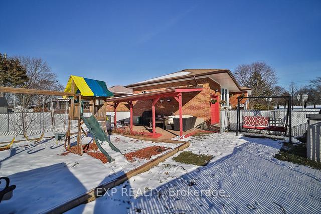 26 Brewton Rd, House detached with 3 bedrooms, 2 bathrooms and 2 parking in Toronto ON | Image 27