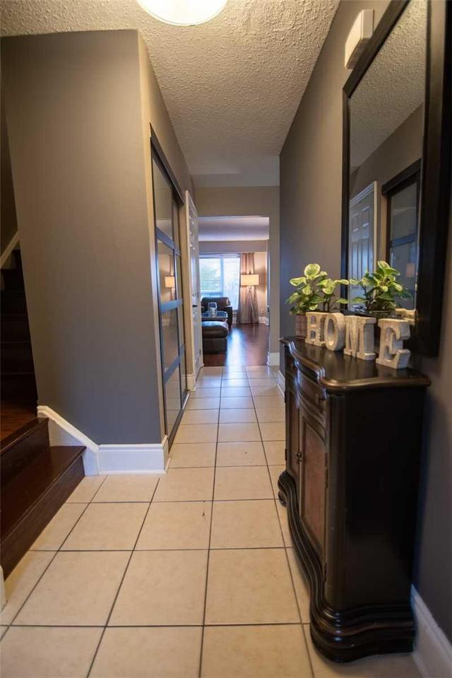 96 Baronwood Crt, Townhouse with 3 bedrooms, 3 bathrooms and 2 parking in Brampton ON | Image 4