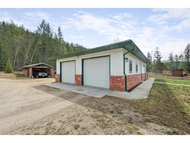 2550 Pass Creek Road, House detached with 3 bedrooms, 2 bathrooms and null parking in Central Kootenay I BC | Image 30