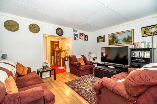 2 Goldwin Ave, House detached with 3 bedrooms, 1 bathrooms and 2 parking in Toronto ON | Image 3
