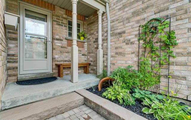 19 Murphy Lane, Townhouse with 3 bedrooms, 2 bathrooms and 2 parking in Ajax ON | Image 2
