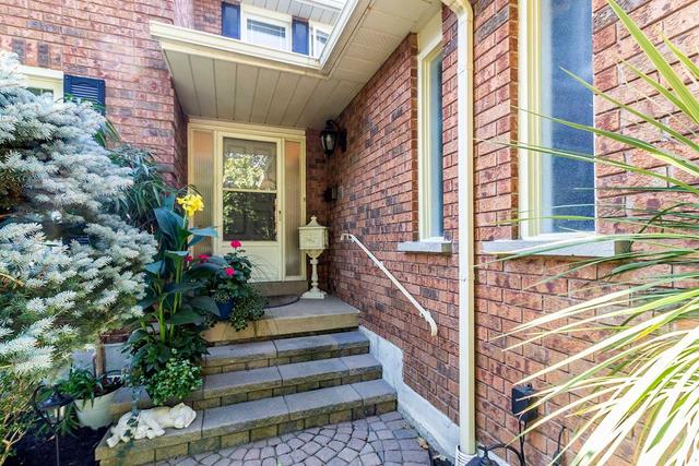 1966 Kempton Park Dr, House detached with 4 bedrooms, 3 bathrooms and 5 parking in Mississauga ON | Image 12