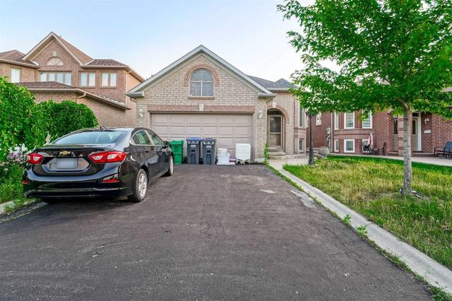 83 Summerfield Cres, House detached with 2 bedrooms, 2 bathrooms and 4 parking in Brampton ON | Image 1