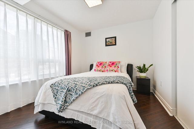 529 - 500 Doris Ave, Condo with 2 bedrooms, 2 bathrooms and 1 parking in Toronto ON | Image 9
