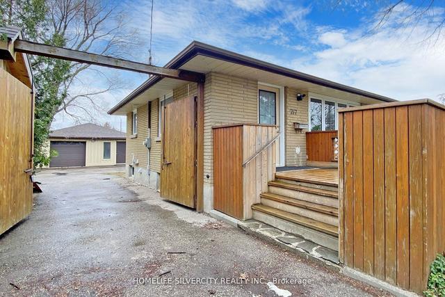 217 Clark Ave, House detached with 2 bedrooms, 2 bathrooms and 8 parking in Kitchener ON | Image 25