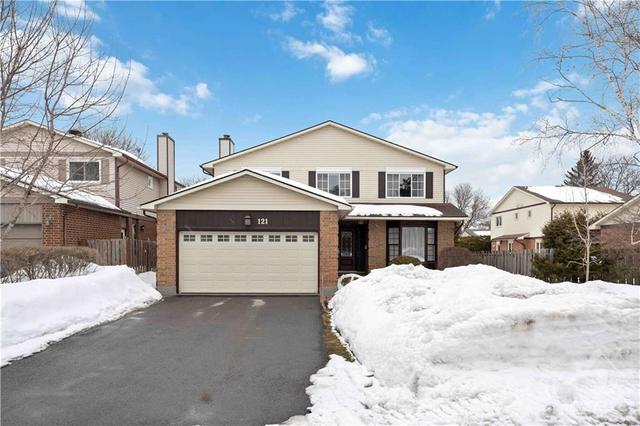 121 Hawk Crescent, House detached with 4 bedrooms, 4 bathrooms and 6 parking in Ottawa ON | Image 2