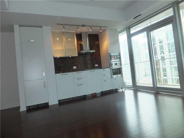 3908 - 12 York St, Condo with 0 bedrooms, 1 bathrooms and null parking in Toronto ON | Image 5