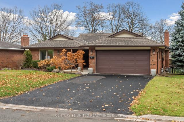 16 Montague Crt, House detached with 2 bedrooms, 2 bathrooms and 6 parking in Peterborough ON | Image 1