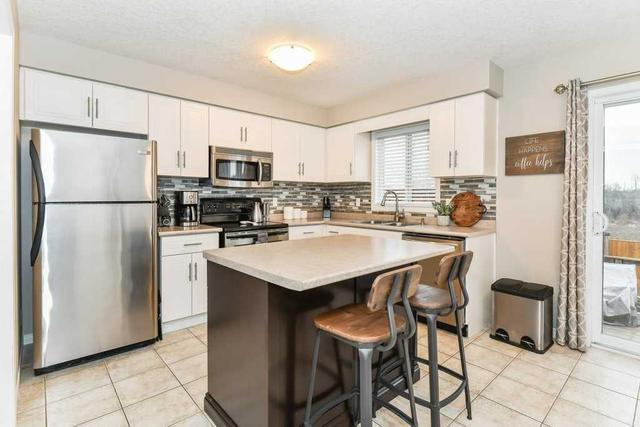 206 Severn Dr, House attached with 3 bedrooms, 3 bathrooms and 3.5 parking in Guelph ON | Image 38