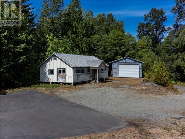 1739 Hern Rd, House detached with 4 bedrooms, 2 bathrooms and 3 parking in Strathcona A BC | Image 43
