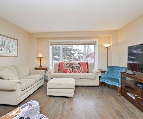 8 Briarwood Dr, Condo with 2 bedrooms, 3 bathrooms and 2 parking in New Tecumseth ON | Image 2