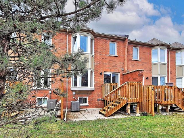 17 Winn Pl, Townhouse with 3 bedrooms, 4 bathrooms and 2 parking in Aurora ON | Image 32
