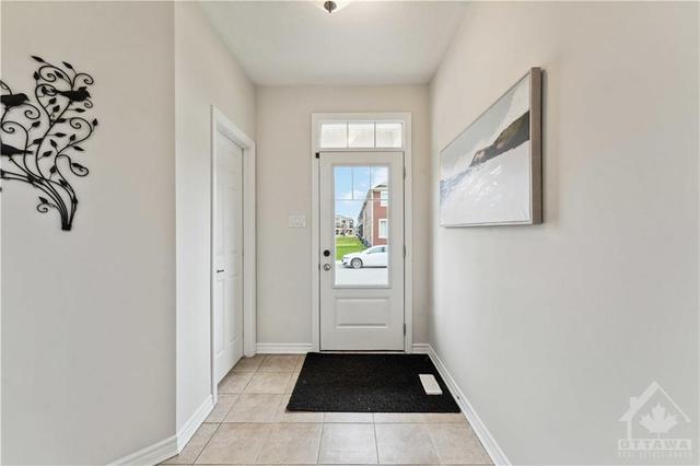 106 Umbra Place, Townhouse with 3 bedrooms, 3 bathrooms and 3 parking in Ottawa ON | Image 3