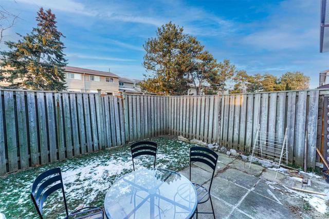 76 Dawson Cres, Townhouse with 3 bedrooms, 3 bathrooms and 2 parking in Brampton ON | Image 24