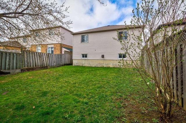 75 Cartier Cres, House attached with 3 bedrooms, 2 bathrooms and 5 parking in Hamilton ON | Image 31