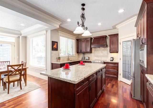 74 Aspen Ridge Crescent Sw, House detached with 5 bedrooms, 4 bathrooms and 5 parking in Calgary AB | Image 7