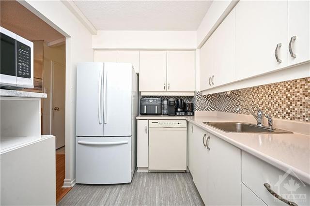408 - 158 Mcarthur Avenue, Condo with 3 bedrooms, 1 bathrooms and 1 parking in Ottawa ON | Image 4