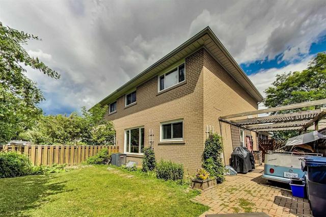 26 Cairnside Cres, House semidetached with 4 bedrooms, 2 bathrooms and 1 parking in Toronto ON | Image 18