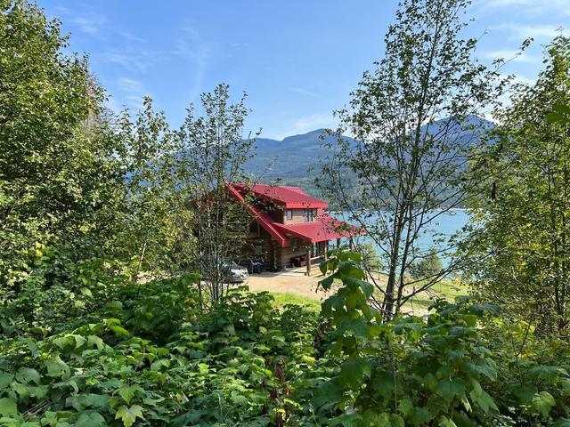 682 Lower Inonoaklin Rd, House detached with 3 bedrooms, 3 bathrooms and 10 parking in Central Kootenay K BC | Image 9