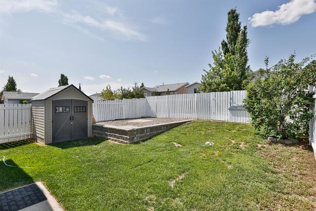 63 Athabasca Road W, House detached with 4 bedrooms, 2 bathrooms and 2 parking in Lethbridge AB | Image 2