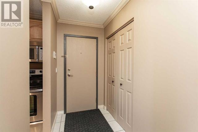 302, - 4722 44 Street, Condo with 2 bedrooms, 1 bathrooms and 1 parking in Sylvan Lake AB | Image 2