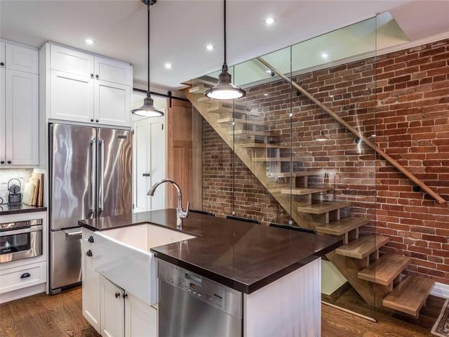 29 Hillsboro Ave, House semidetached with 3 bedrooms, 3 bathrooms and null parking in Toronto ON | Image 5