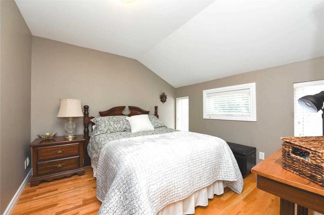 21 Westleigh Cres, House detached with 3 bedrooms, 3 bathrooms and 4 parking in Toronto ON | Image 9