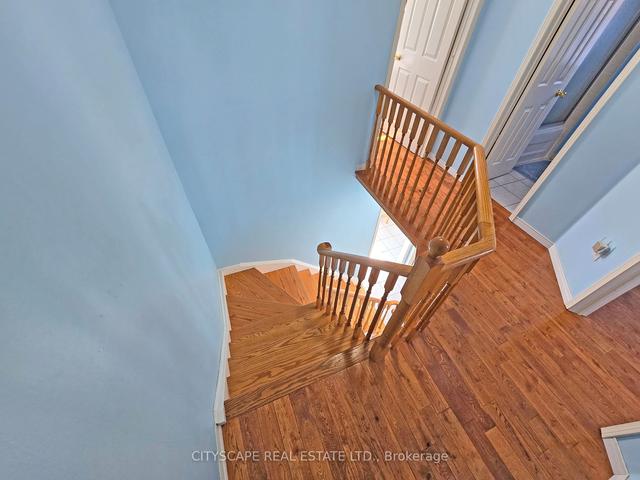 29 Centrepark Dr, House detached with 3 bedrooms, 2 bathrooms and 3 parking in Toronto ON | Image 13