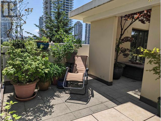 th1 - 2088 Madison Avenue, House attached with 2 bedrooms, 3 bathrooms and 2 parking in Burnaby BC | Image 24