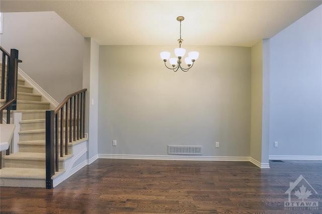 210 Cooks Mill Crescent, Townhouse with 3 bedrooms, 3 bathrooms and 2 parking in Ottawa ON | Image 6